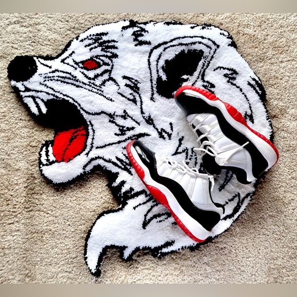Lone Wolf Rug - Picture 2 of 3